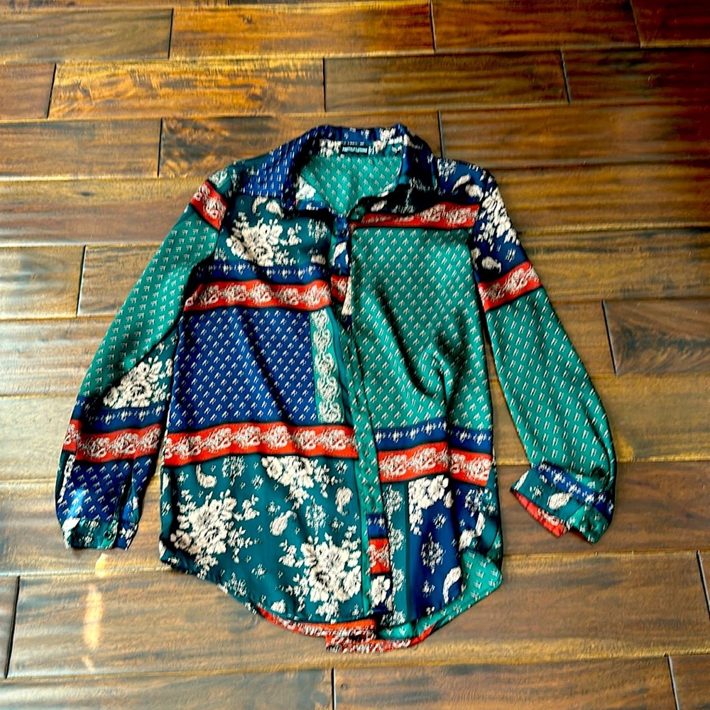 Paisley multicolored, lightweight button down shirt